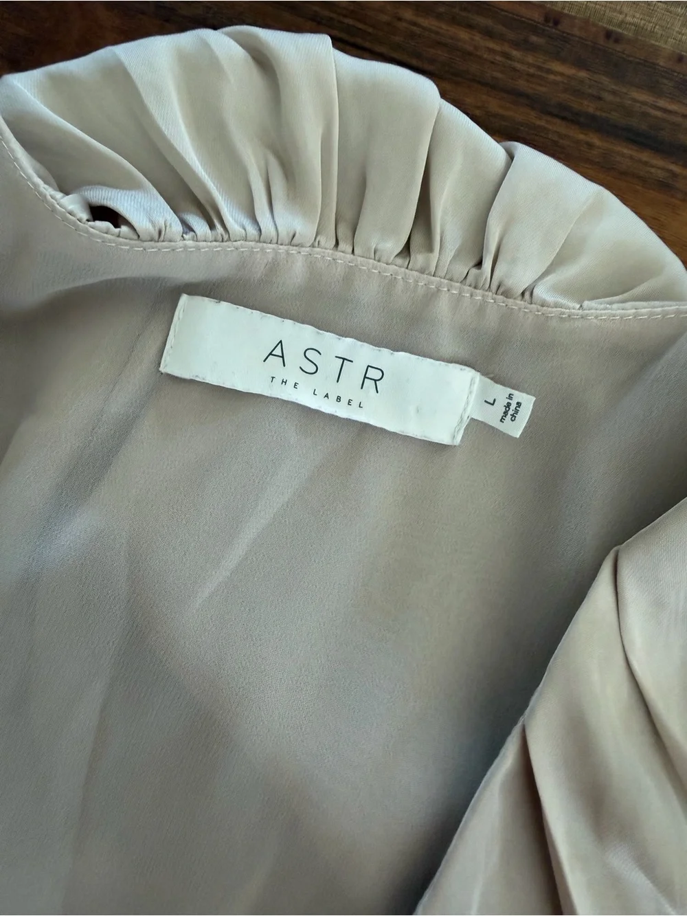 ASTR Champagne Cream Bubble-Hem Pleated V-Neck Blouse